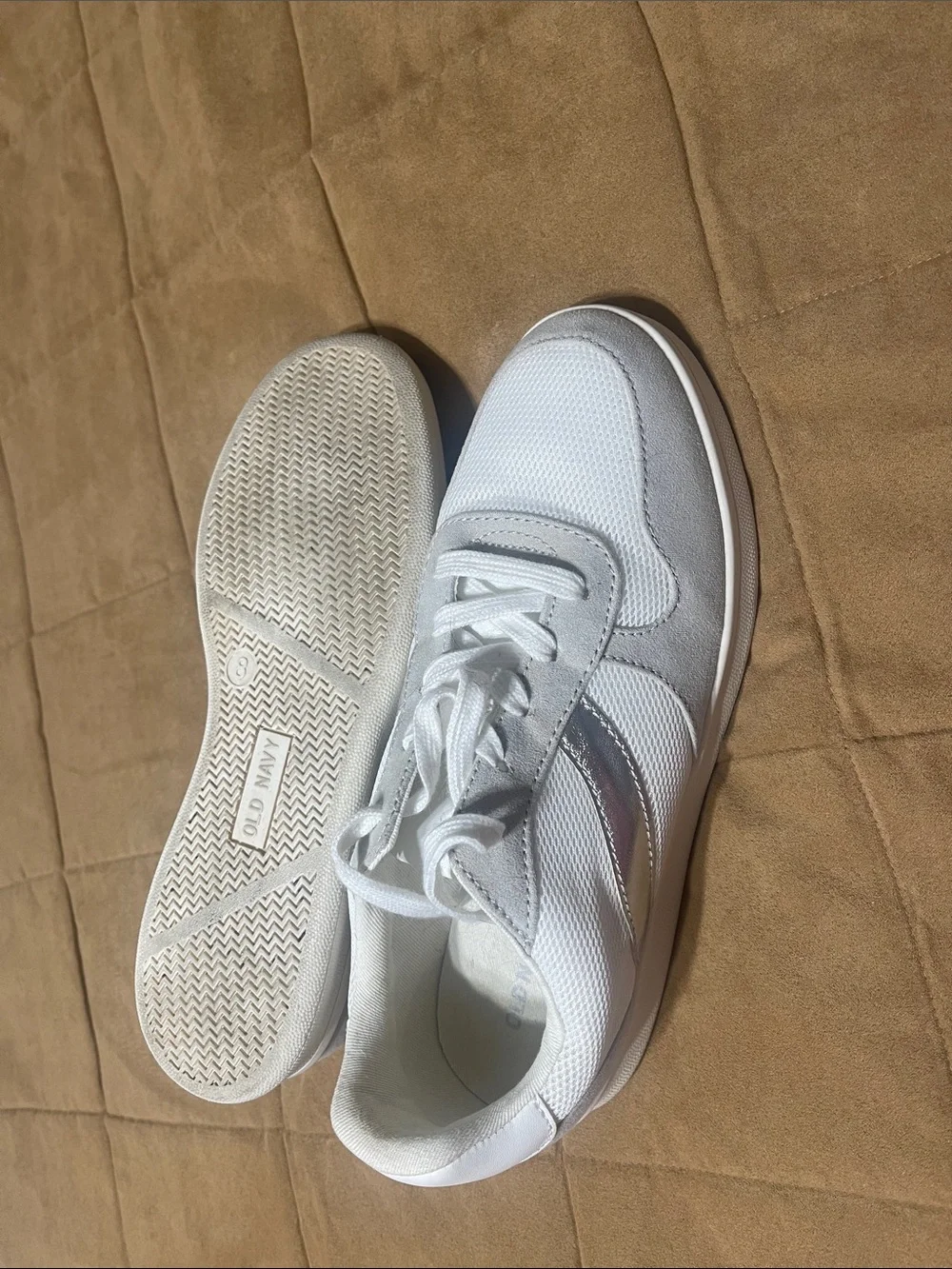 Women's Old Navy White/silver Soft Leather Shoes Fashion Sneakers Size 8